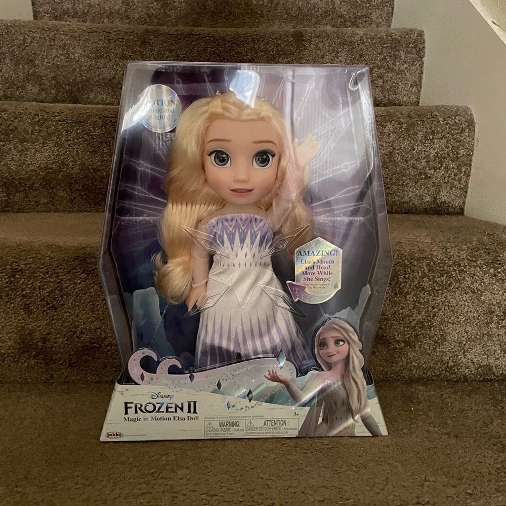 Frozen 2 Magic in Motion Queen Elsa Princess Fairy & Magic 14" Doll New in Box